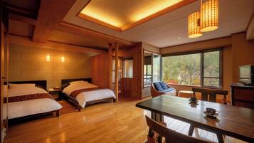 Traditional Room, Non Smoking (Japanese Style Twin Hot Spring 318) | Bar mini, peti besi dalam bilik, meja, Wi-fi percuma