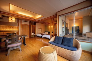 Habitación tradicional, para no fumadores (Japanese Style Twin Hot Spring 318) | Minibar, caja de seguridad en la habitación, escritorio y wifi gratis 