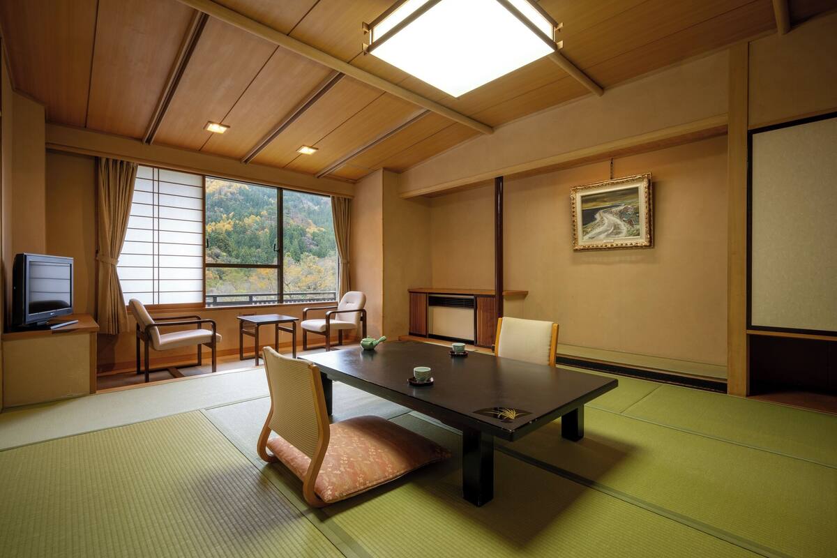 Traditionele kamer, niet-roken, uitzicht op rivier (Japanese Style Family) | Een minibar, een kluis op de kamer, een bureau, gratis wifi