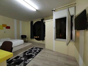 Desk, iron/ironing board, free WiFi - Abby By The River (Ipoh)