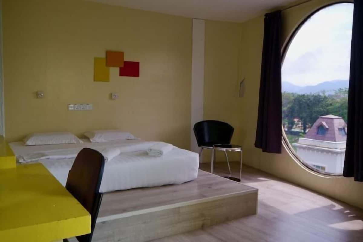 Desk, iron/ironing board, free WiFi
