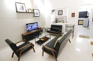 House, 3 Bedrooms | Ruang tamu | TV Pintar