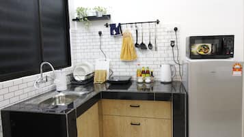 House, 3 Bedrooms | Private kitchenette