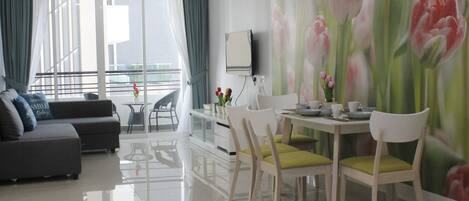 Apartment, 2 Bedrooms | Living room | Smart TV
