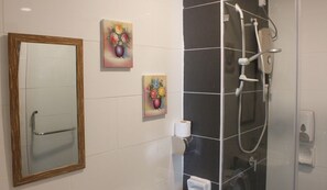 Apartment, 2 Bedrooms | Bathroom