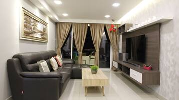 Apartment, 3 Bedrooms | Living room | Smart TV