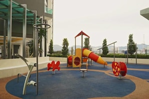 室外兒童遊樂區