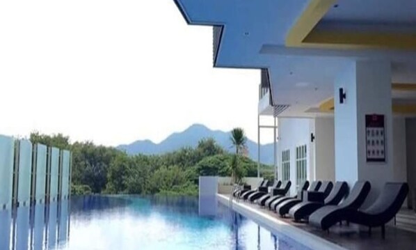 2 outdoor pools - H2H Maison De Luxe (Ipoh)