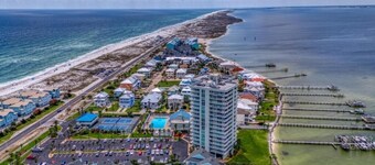 Cozy 2BR Condo with Water Views and Huge Pool -3B