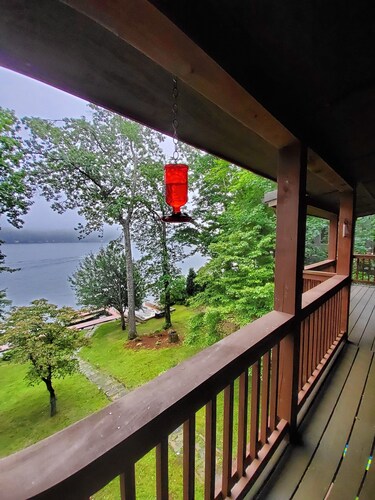 Cozy Lakefront Toxaway Home with Beautiful view. Pet-Friendly!