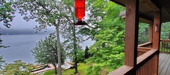 Cozy Lakefront Toxaway Home with Beautiful view. Pet-Friendly!