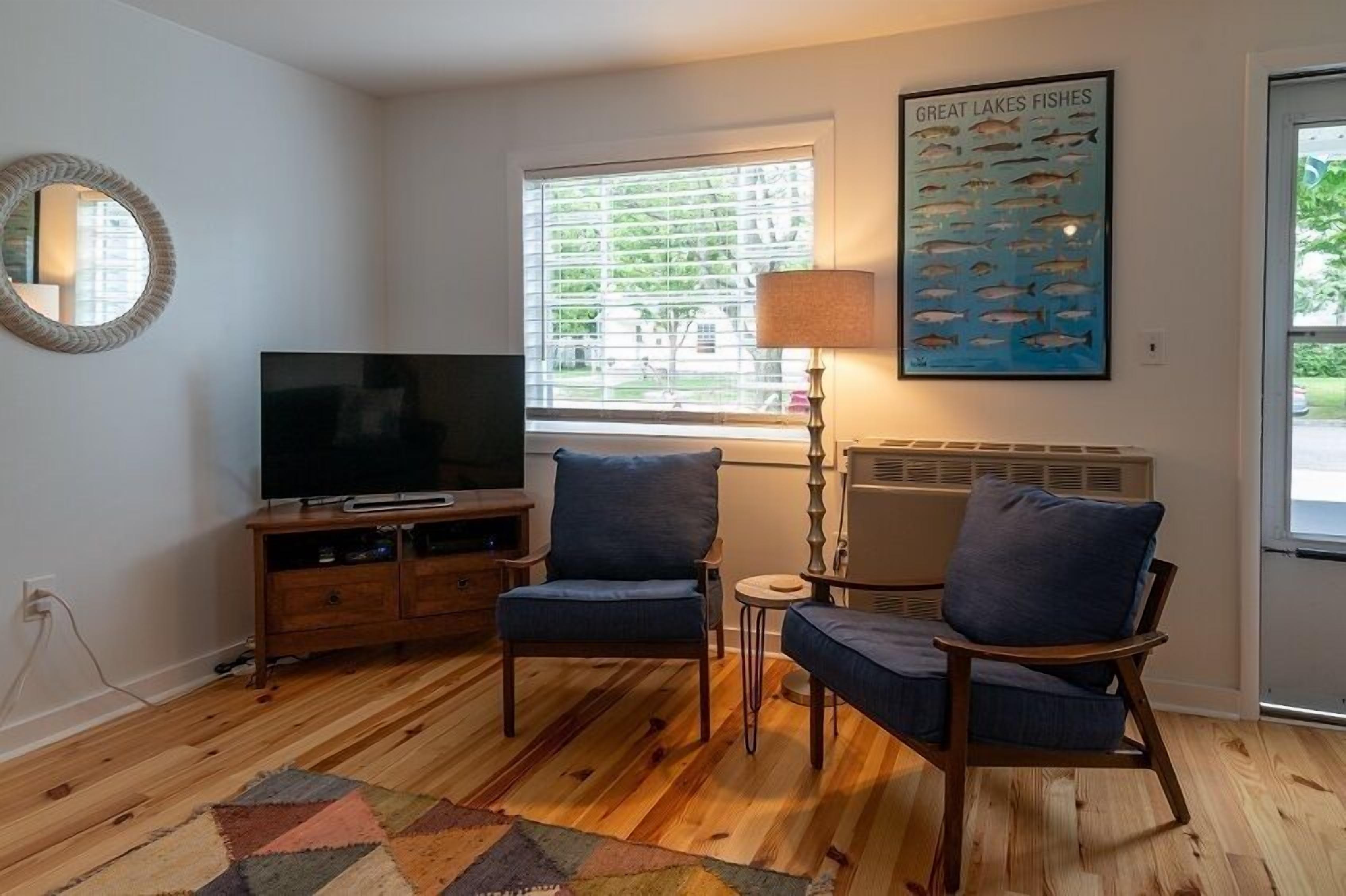 Cute And Cozy Home Located In The Heart Of Ludington, Near Lake Michigan! - Ludington, MI