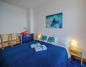 Apartment, 2 Bedrooms, Terrace | 2 bedrooms, free WiFi, bed sheets - La Lampara Sea View Terrace Apartment With AC (Manarola)