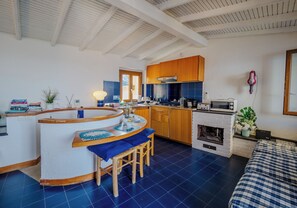 Apartment, 2 Schlafzimmer, Meerblick | Eigene Küche | Großer Kühlschrank, Mikrowelle, Ofen, Herdplatte