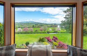 Flat-screen TV, Netflix, DVD player, iPod dock