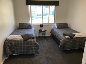 Familjehus - 4 sovrum - 2 badrum - utsikt mot bergen | 4 sovrum, sängtillbehör av högsta kvalitet och ljudisolering