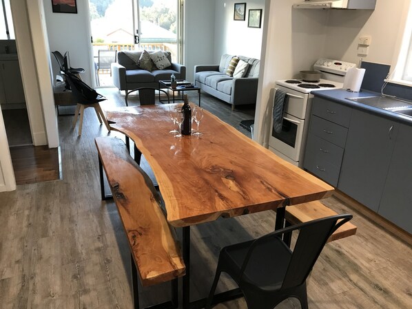 Familjehus - 4 sovrum - 2 badrum - utsikt mot bergen | Delat kök | Kylskåp, mikrovågsugn, ugn och spishäll