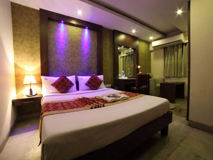 Minibar, safe på rommet, skrivebord og wi-fi (inkludert)