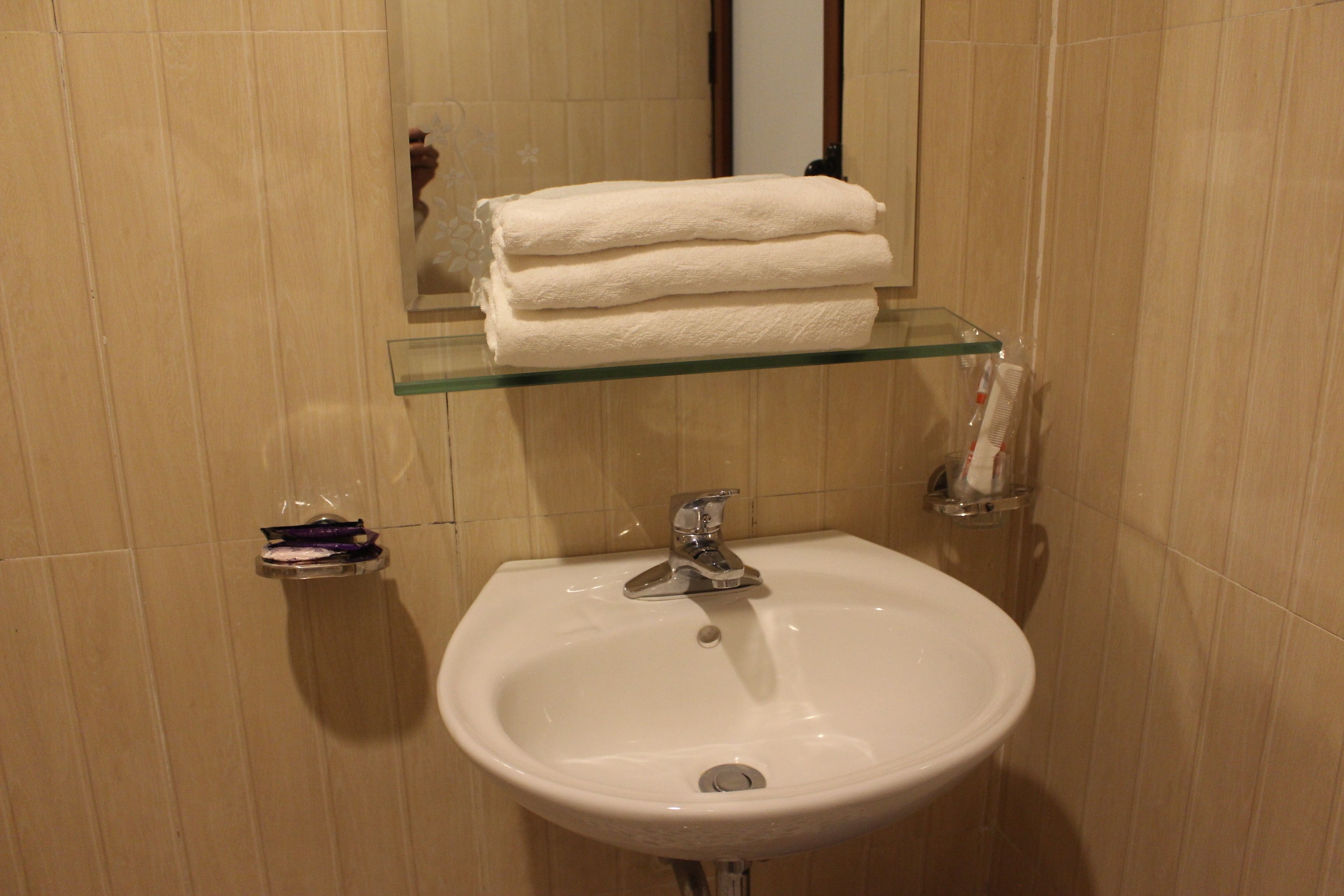 Superior Triple Room | Bathroom | Shower, rainfall showerhead, free toiletries, slippers
