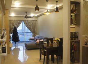 Departamento, 3 habitaciones | Sala de estar | Smart TV