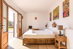 3 habitaciones, tabla de planchar con plancha, wifi y ropa de cama