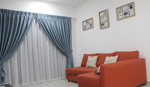 Apartment, 3 Bedrooms | Living room | Smart TV