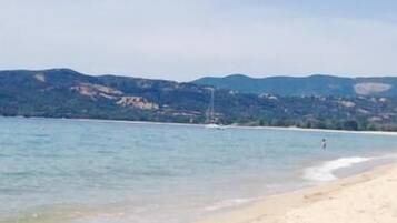 Una playa cerca