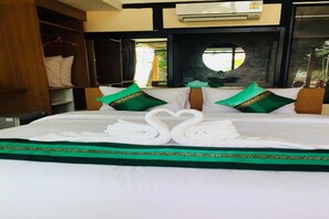 In-room safe, desk, blackout curtains, rollaway beds - Mook Tamarind Resort (Ko Mook)