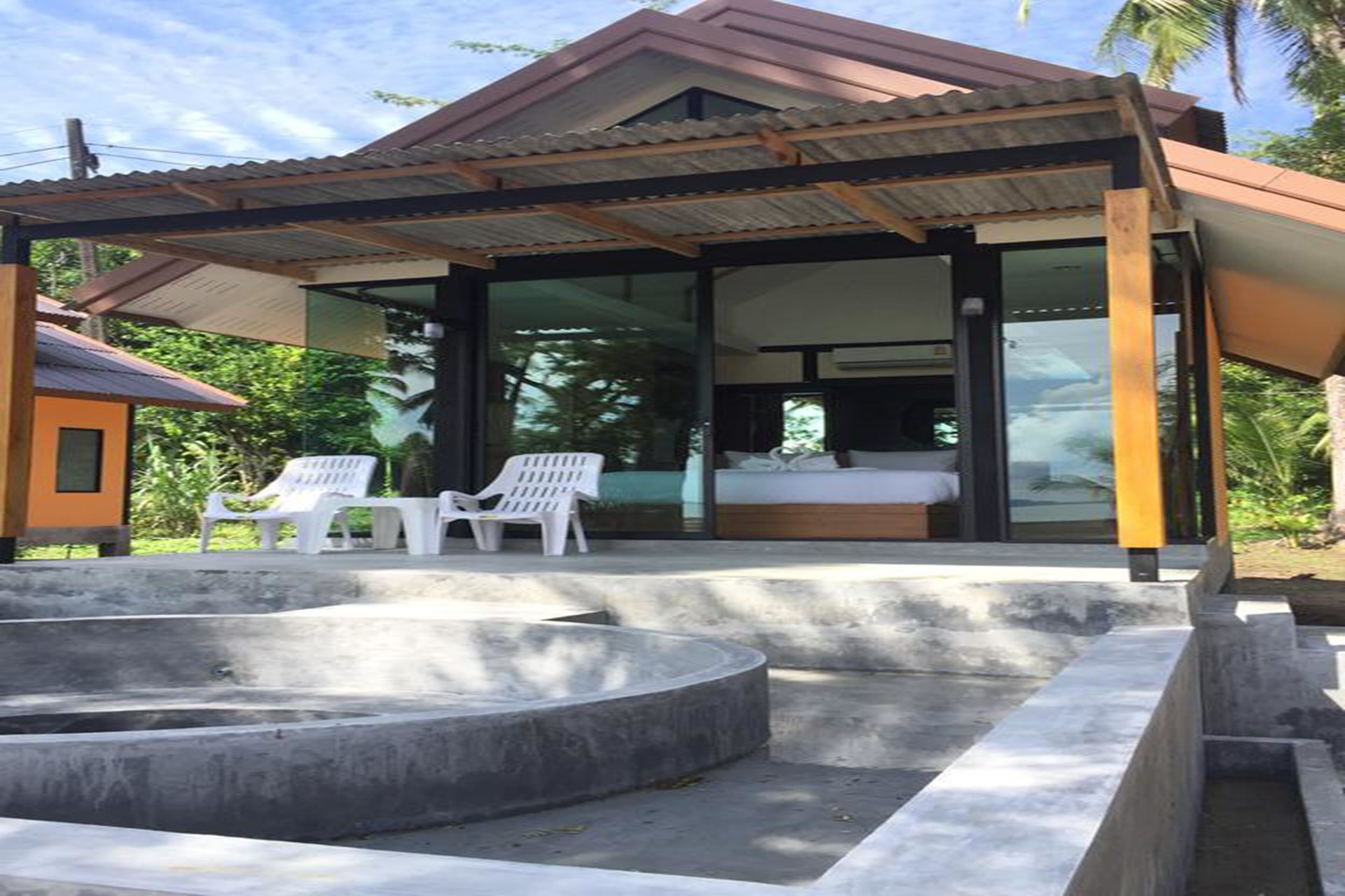 Room | In-room safe, desk, blackout drapes, rollaway beds