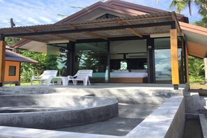 Caja de seguridad en la habitación, escritorio y cortinas blackout 