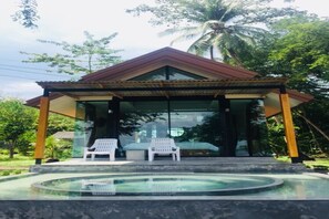 In-room safe, desk, blackout curtains, rollaway beds - Mook Tamarind Resort (Ko Mook)