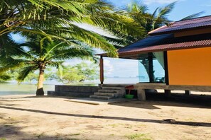 In-room safe, desk, blackout curtains, rollaway beds - Mook Tamarind Resort (Ko Mook)