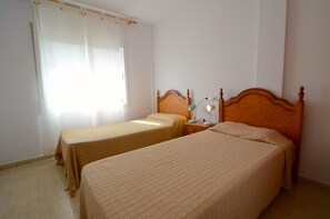 4 chambres, fer et planche Ă repasser, literie fournie