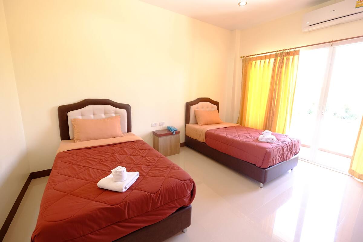 Standard Twin Room | Blackout drapes, rollaway beds (surcharge), WiFi (free)