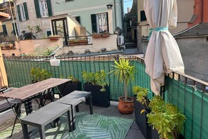 Outdoor dining - El Nin Apartment with Terrace (Vernazza)