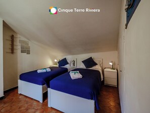 2 bedrooms, travel crib, free WiFi, bed sheets - El Nin Apartment with Terrace (Vernazza)