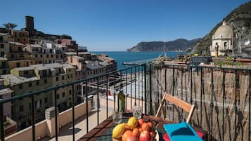 ํ
๋ผ์ค/ํํฐ์ค