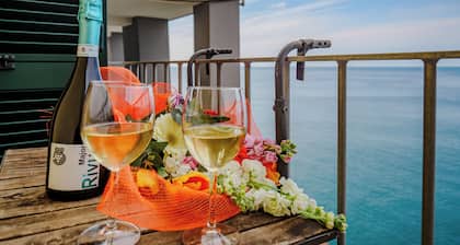 Il Baluardo Sea View Apartment on the Cliff