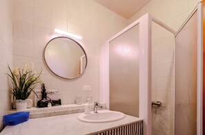 Bathroom - Il Baluardo Sea View Apartment on the Cliff (Riomaggiore)