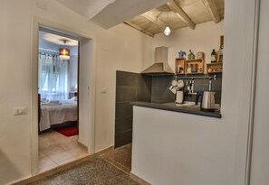 Smekmånadslägenhet - 2 sovrum | Eget pentry | Stort kylskåp, mikrovågsugn, spishäll och grytor/köksredskap