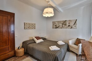 Honeymoon Apartment, 2 Bedrooms | 3 bedrooms, cots/infant beds, free WiFi, individually decorated - Radici Sea View Apartment With Balcony (Riomaggiore)