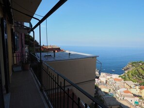 Honeymoon Apartment, 2 Bedrooms | Balcony - Radici Sea View Apartment With Balcony (Riomaggiore)