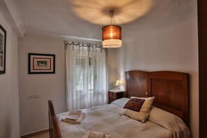Honeymoon Apartment, 2 Bedrooms - Radici Sea View Apartment With Balcony (Riomaggiore)