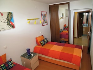 2 chambres, fer et planche à repasser, Wi-Fi, draps fournis