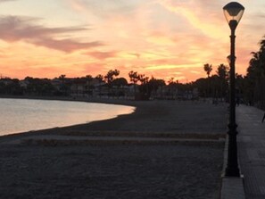 Beach nearby, sun-loungers, beach towels