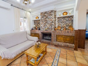 Televisie en een open haard