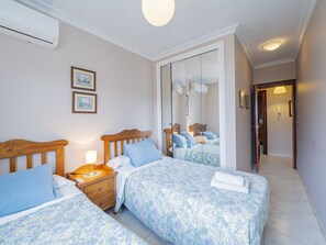 1 slaapkamer, een strijkplank/strijkijzer, gratis wifi, beddengoed