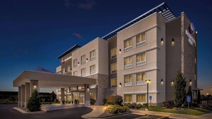 A Best Western Plus hotel with a modern design, featuring a covered entrance and multiple floors. - Best Western Plus Bolivar Hotel & Suites (Bolivar)