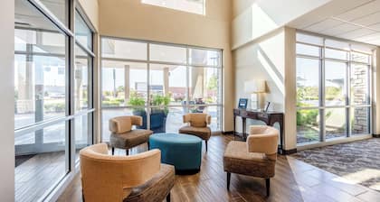 Best Western Plus Bolivar Hotel & Suites