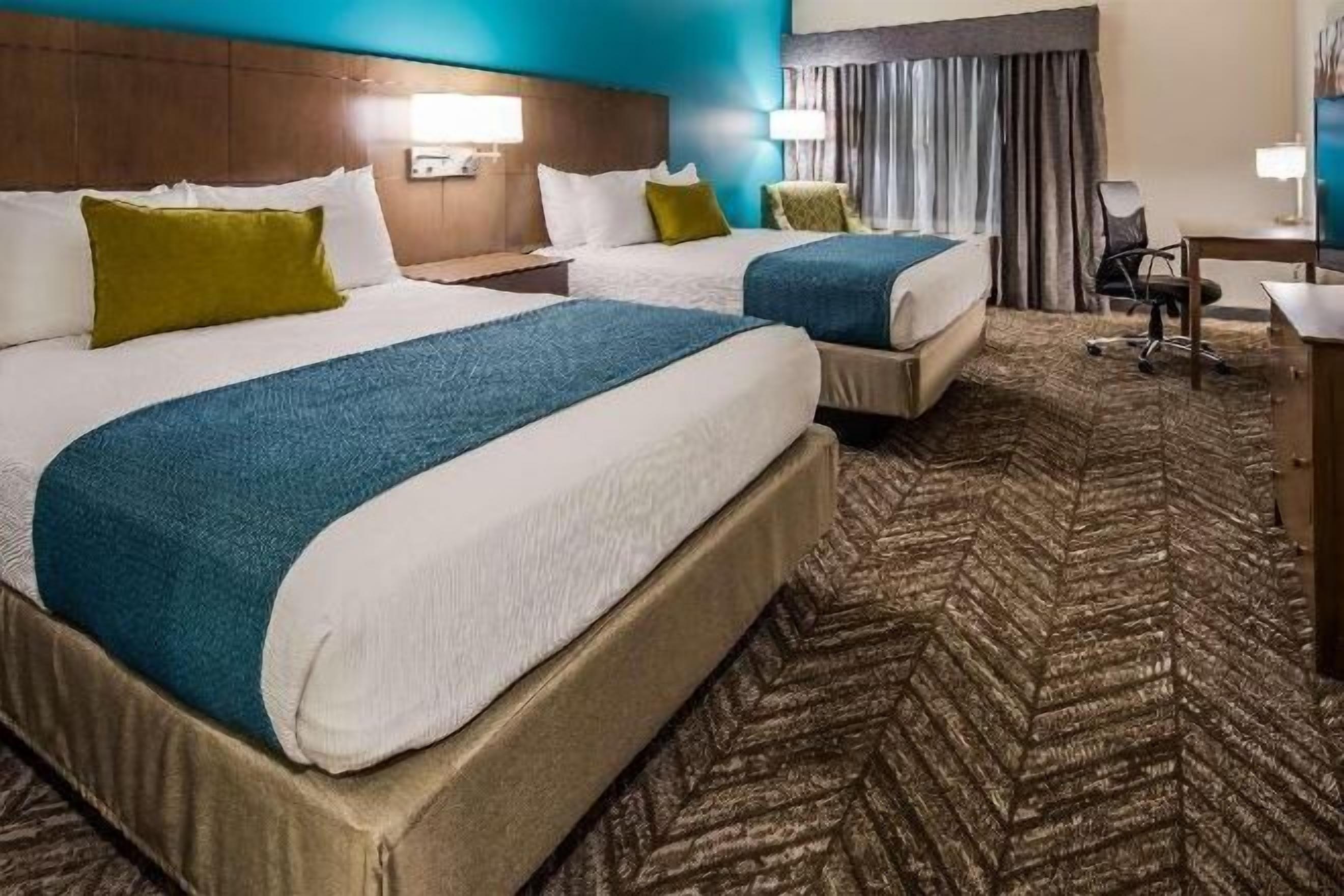 Schreibtisch, laptopgeeigneter Arbeitsplatz, Bügeleisen/Bügelbrett